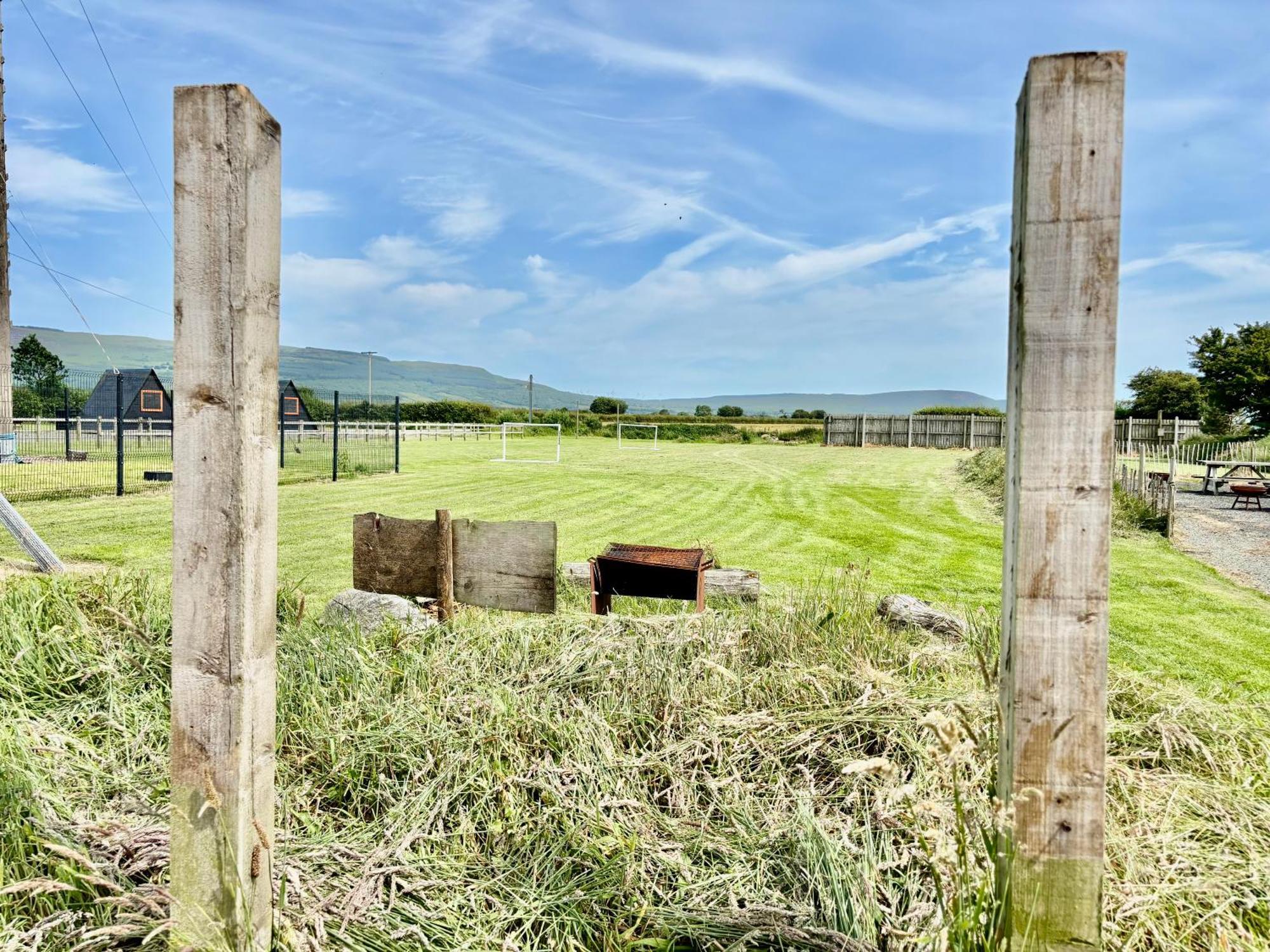 Carrowmena School House & Glamping Village de vacances Limavady